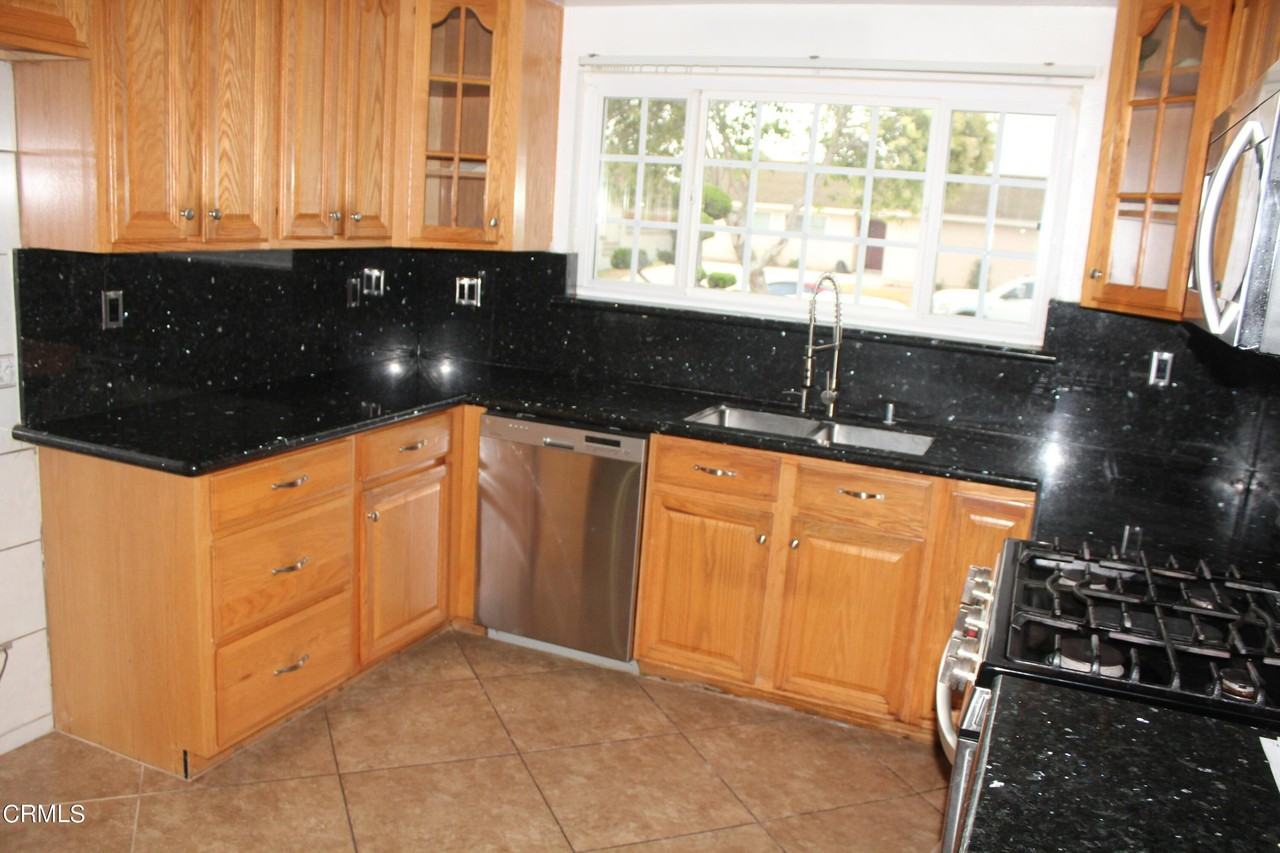 2521 Geronimo Dr - Photo 3 of 5