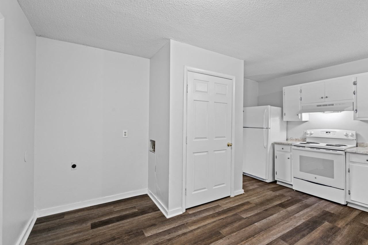 112 112 Warrenton Village DriveApt. 101 #112-101 - Photo 2 of 15