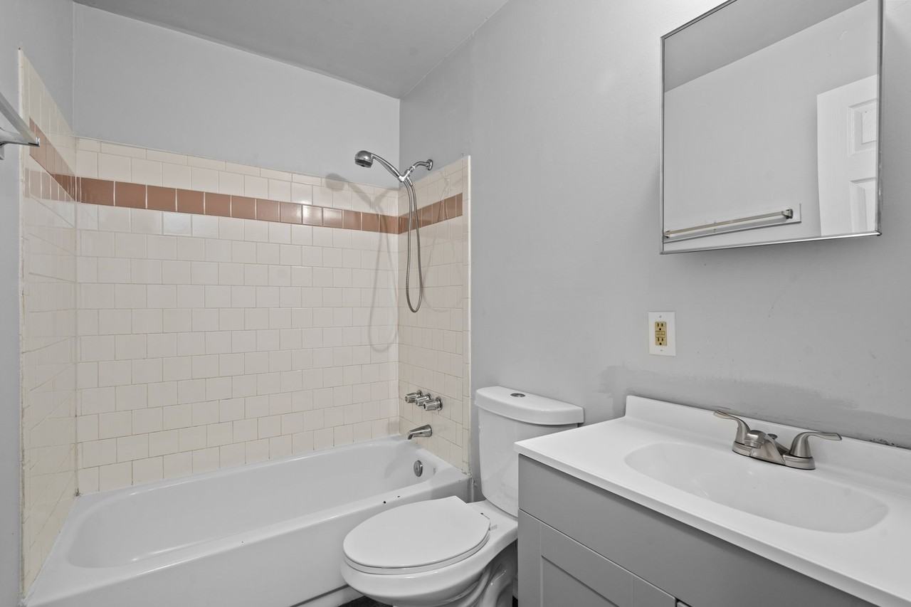 112 112 Warrenton Village DriveApt. 101 #112-101 - Photo 3 of 15