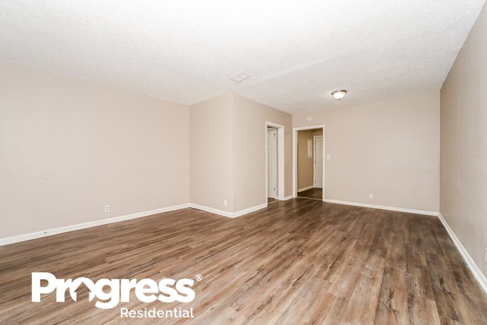 2331 Westbrook Cir N - Photo 3 of 16