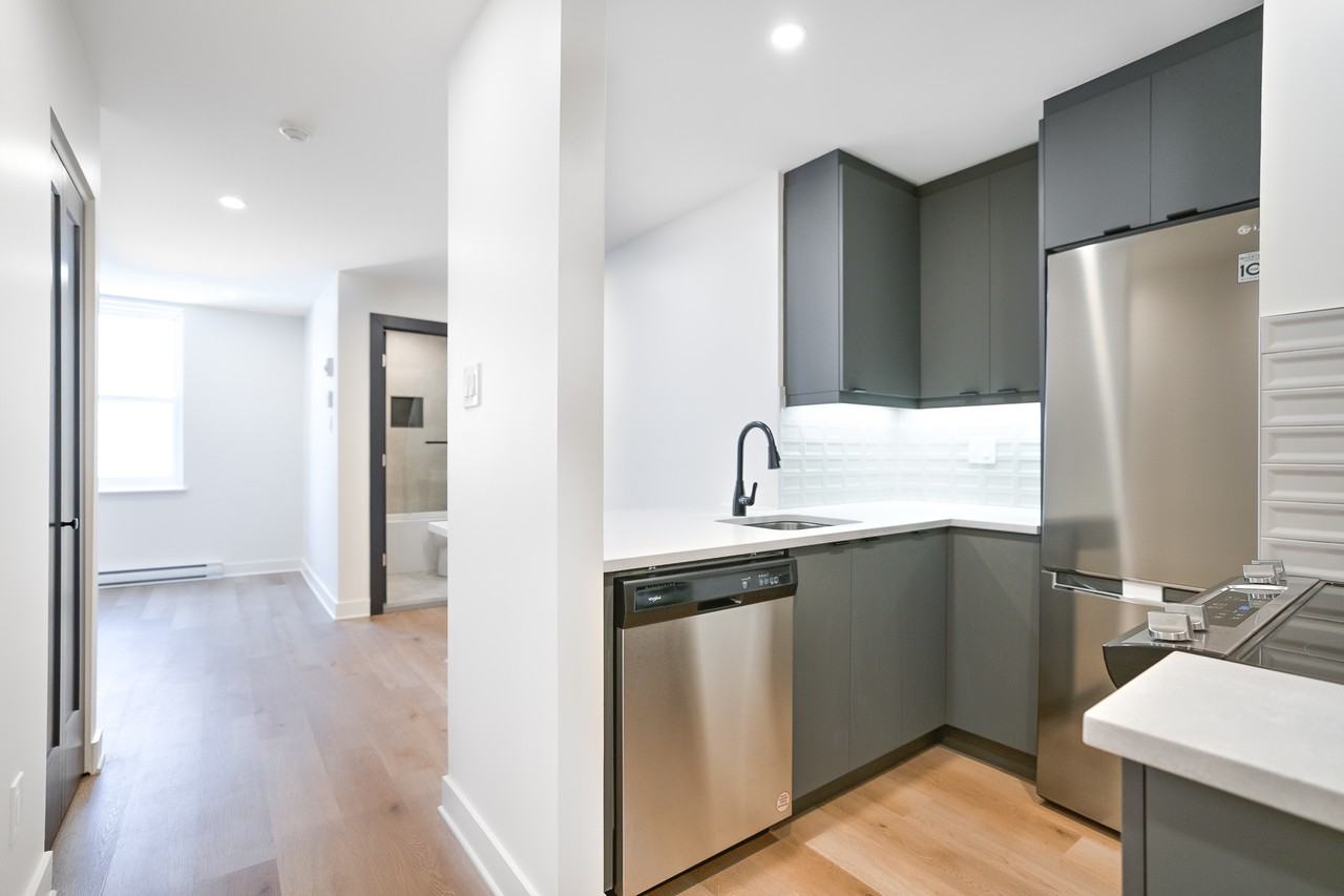 2235 Prud’Homme - Douek.ca - Photo 2 of 17