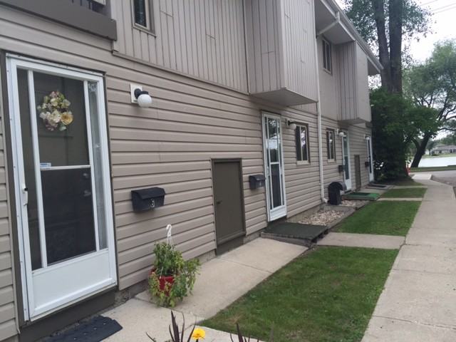 717 Crescent - Photo 3 of 10