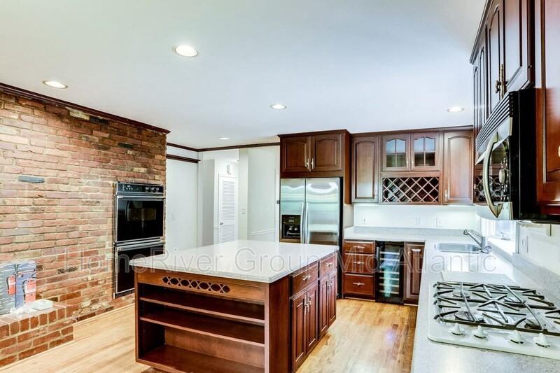 1009 Dalebrook Dr - Photo 3 of 19