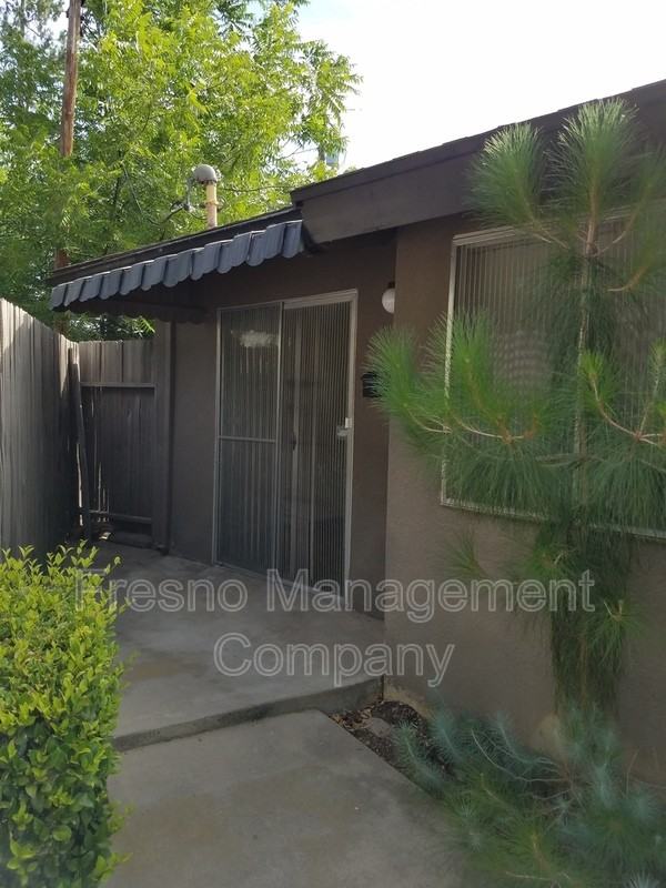 4959 N Harrison Ave - Photo 2 of 15