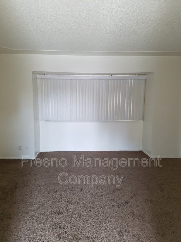 4959 N Harrison Ave - Photo 3 of 15