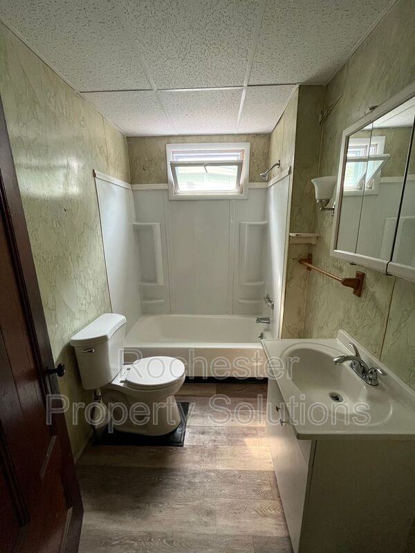 452 Glenwood Ave - Photo 2 of 10