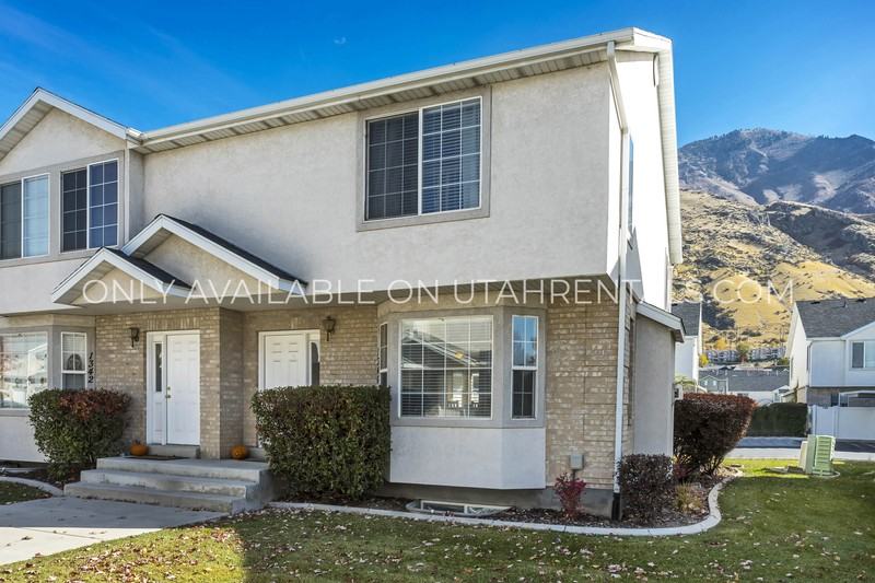 1346 Seast St - Photo 2 of 19