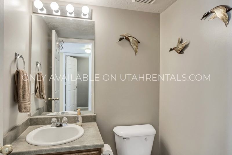 1346 Seast St - Photo 5 of 19