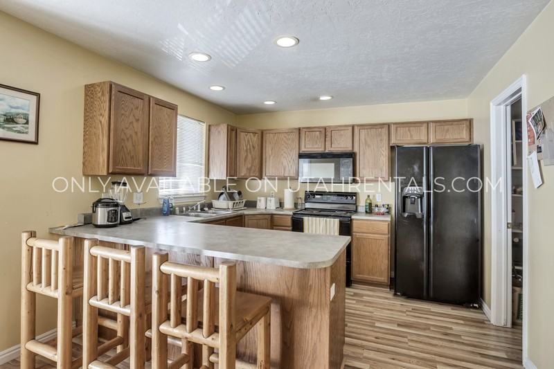 1346 Seast St - Photo 6 of 19