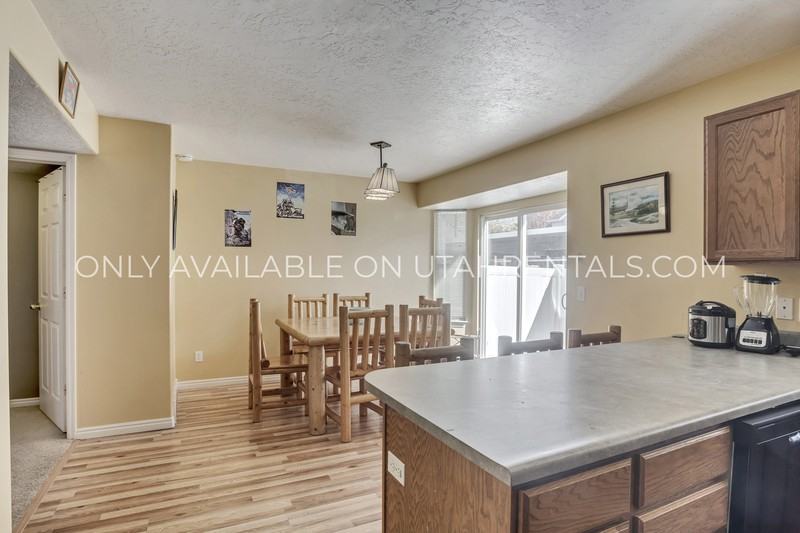 1346 Seast St - Photo 7 of 19