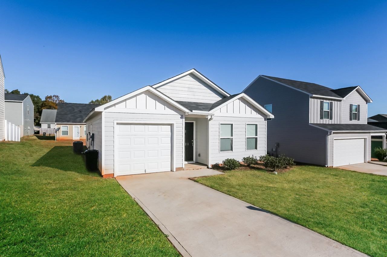 121 Colonial Walk - Photo 2 of 16