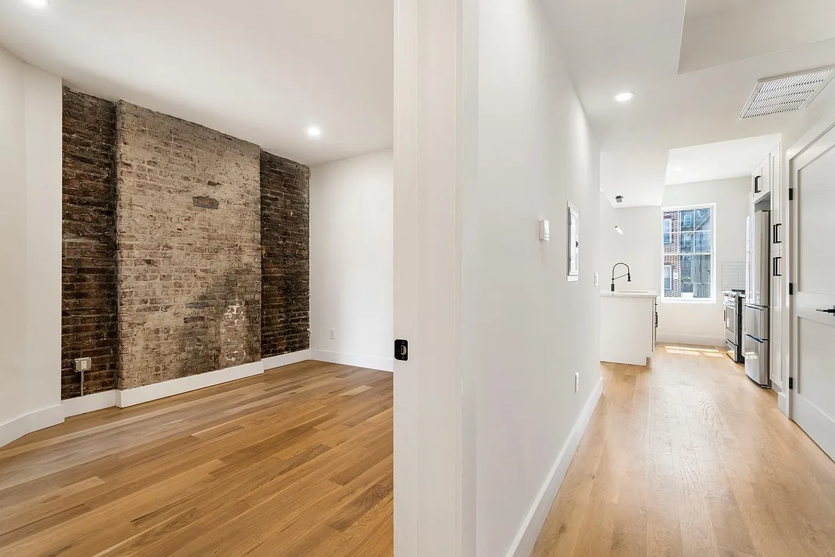 27 Corbin Ave #4 - Photo 2 of 19