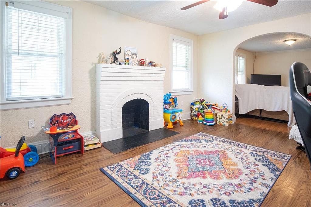 1528 Fleetwood Ave #NA - Photo 2 of 10