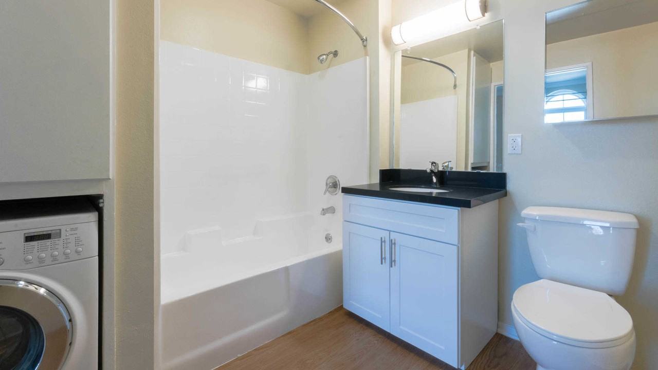 425 Broadway - Photo 3 of 25