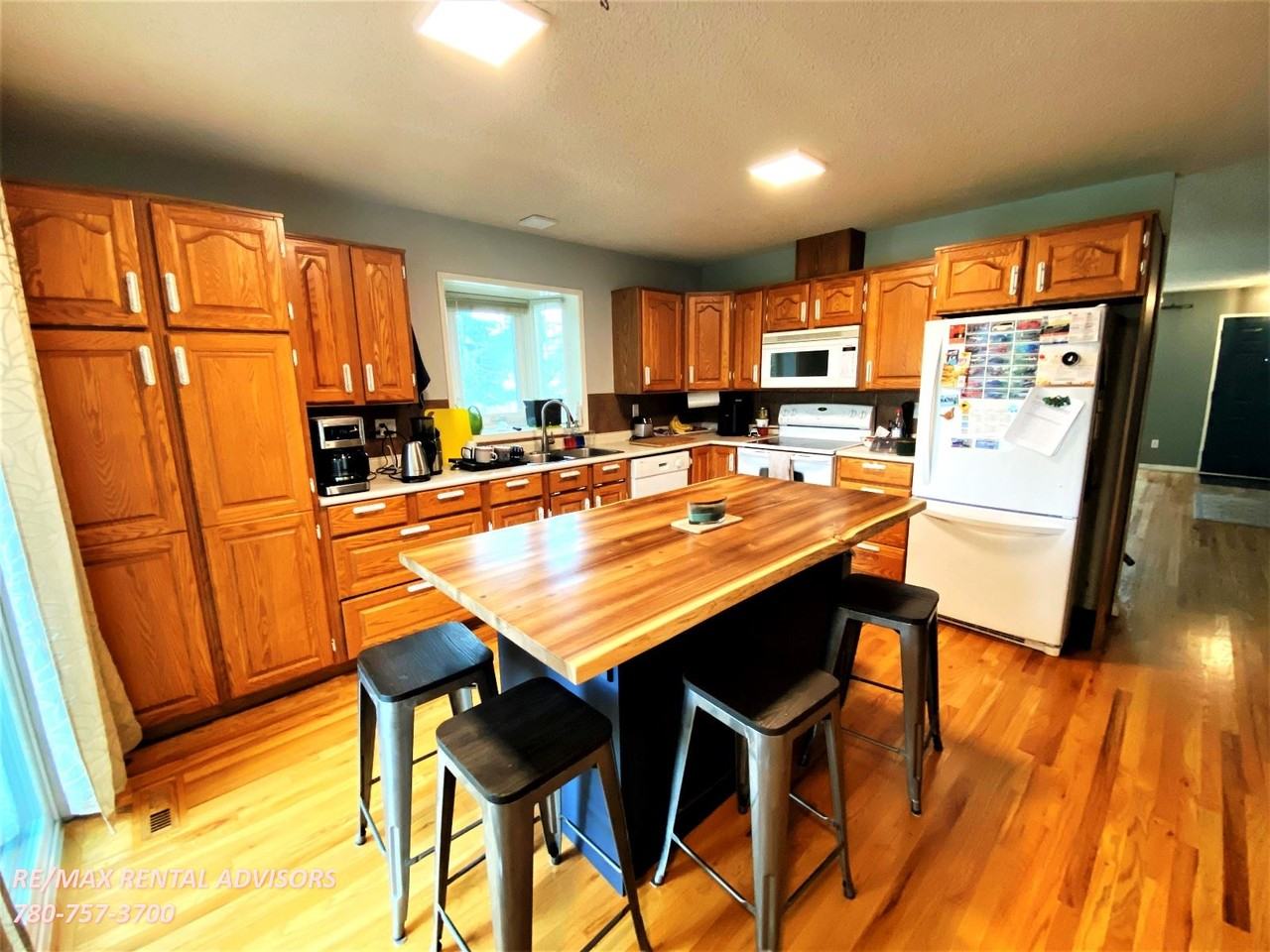 4003 104 St Nw - Photo 2 of 20