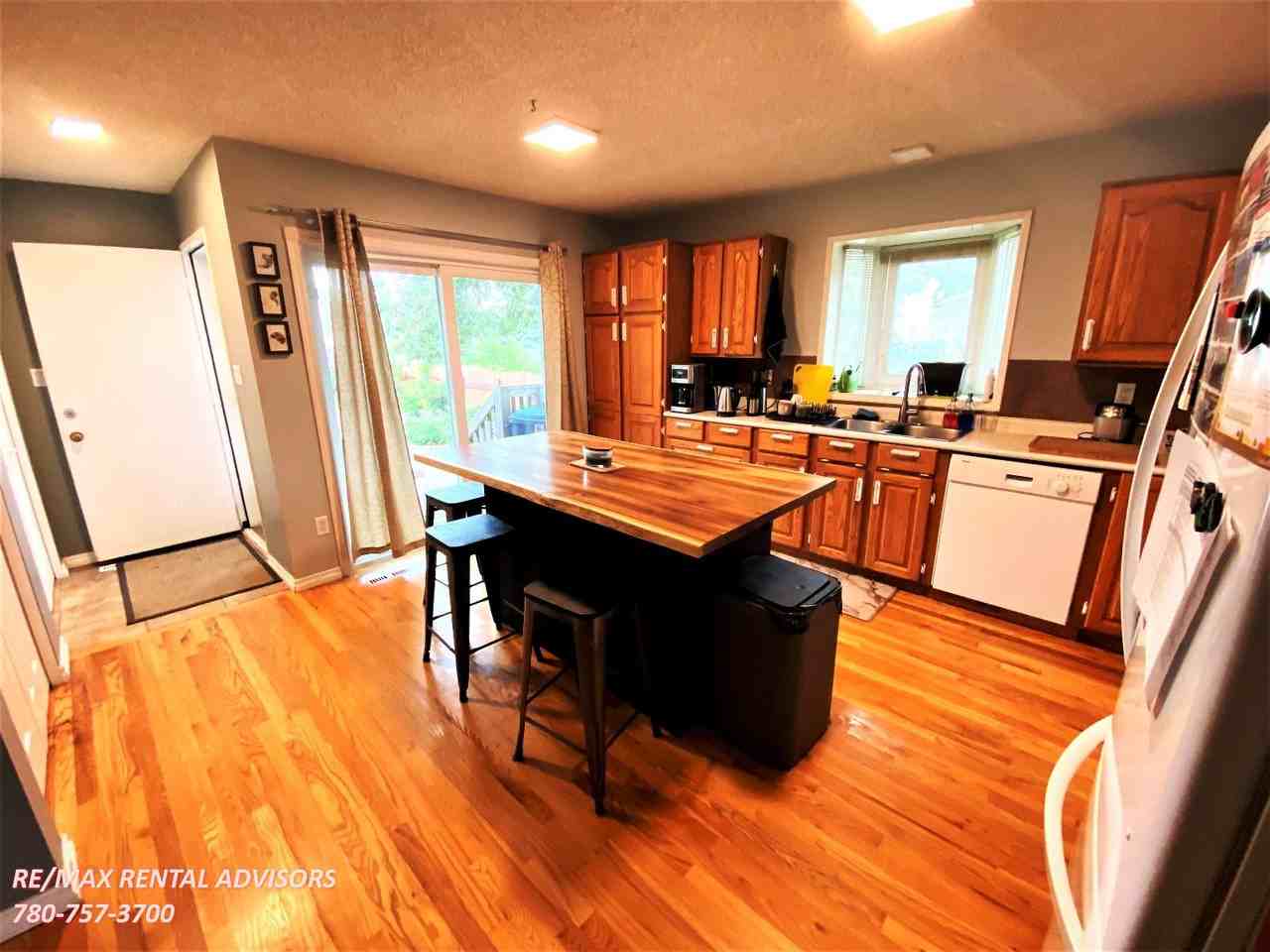 4003 104 St Nw - Photo 3 of 20