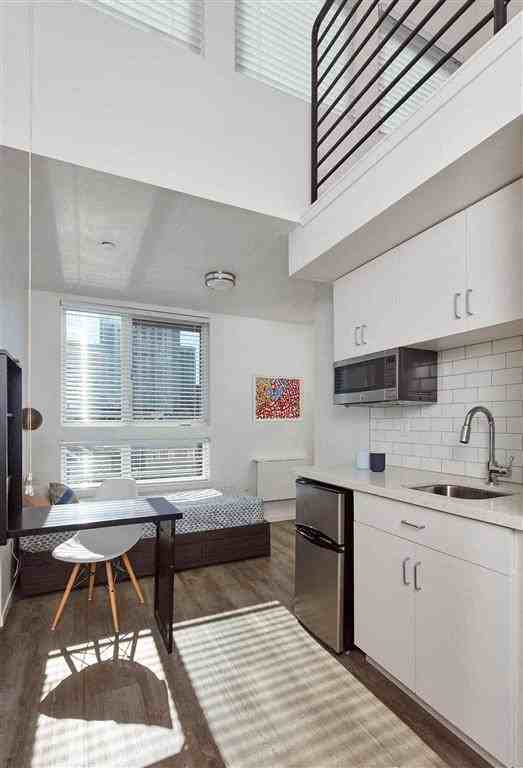 2425 Valdez St - Photo 4 of 19