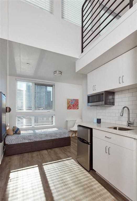 2425 Valdez St - Photo 3 of 19