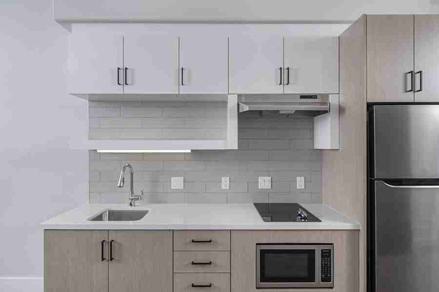 2415 Valdez St - Photo 2 of 33