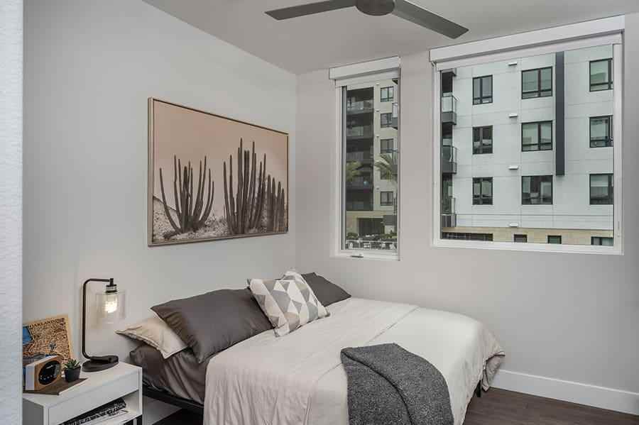 2415 Valdez St - Photo 4 of 33