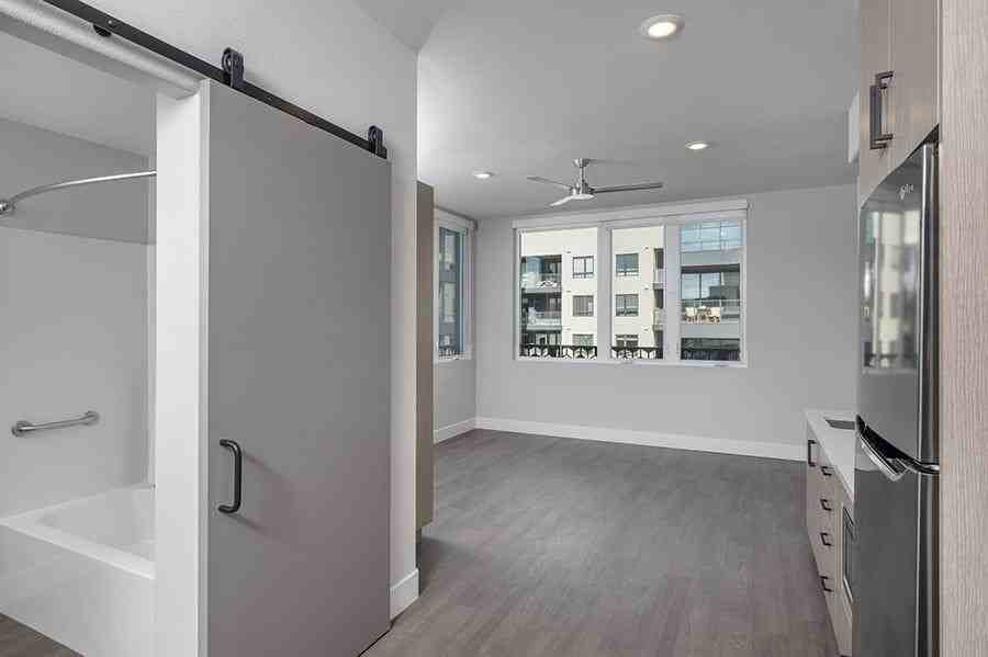 2415 Valdez St - Photo 2 of 33