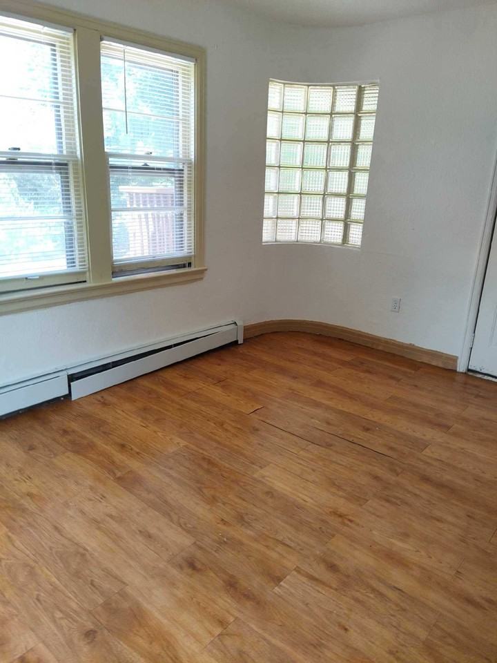 1112 E 5th St #1112 - Photo 3 of 27