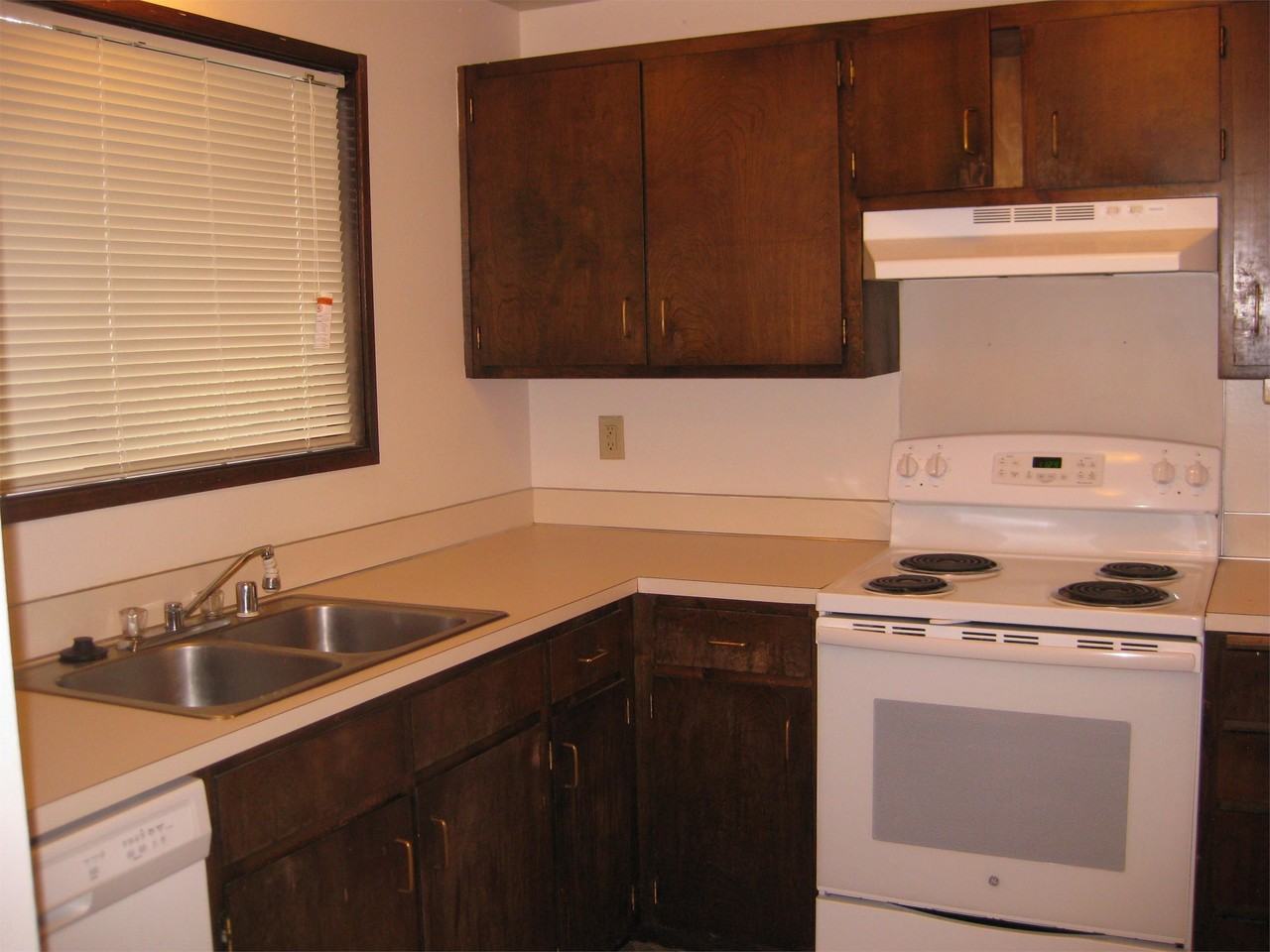 925 Coburg Rd #08 - Photo 4 of 9