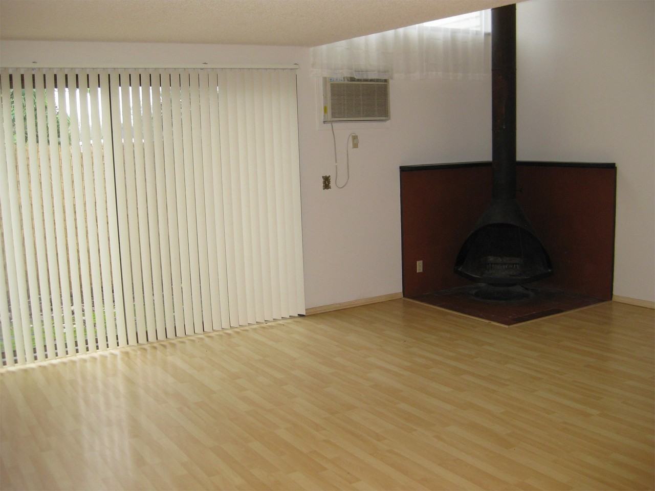 925 Coburg Rd #08 - Photo 5 of 9