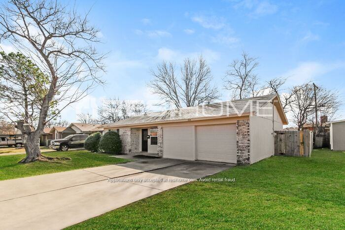 1704 Continental Dr - Photo 3 of 18