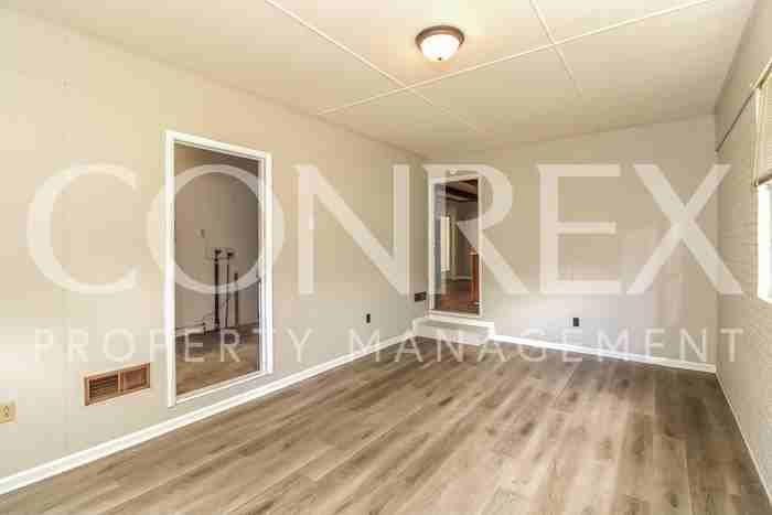 1119 Meadow Ln - Photo 2 of 9