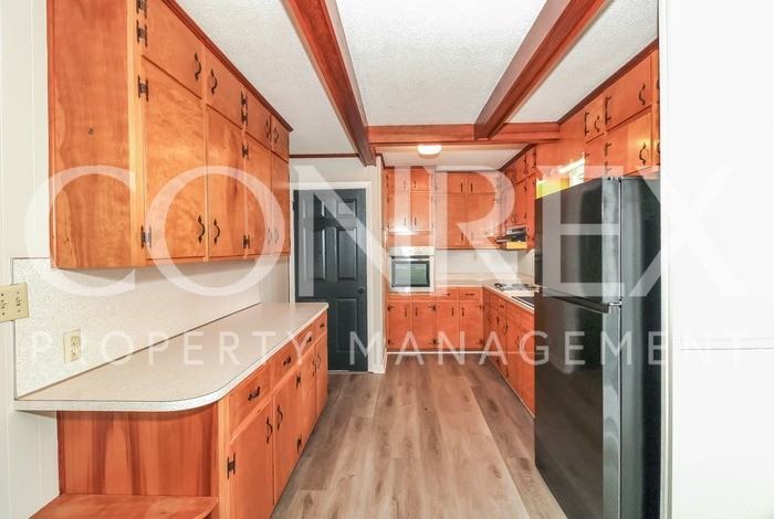 1119 Meadow Ln - Photo 3 of 9