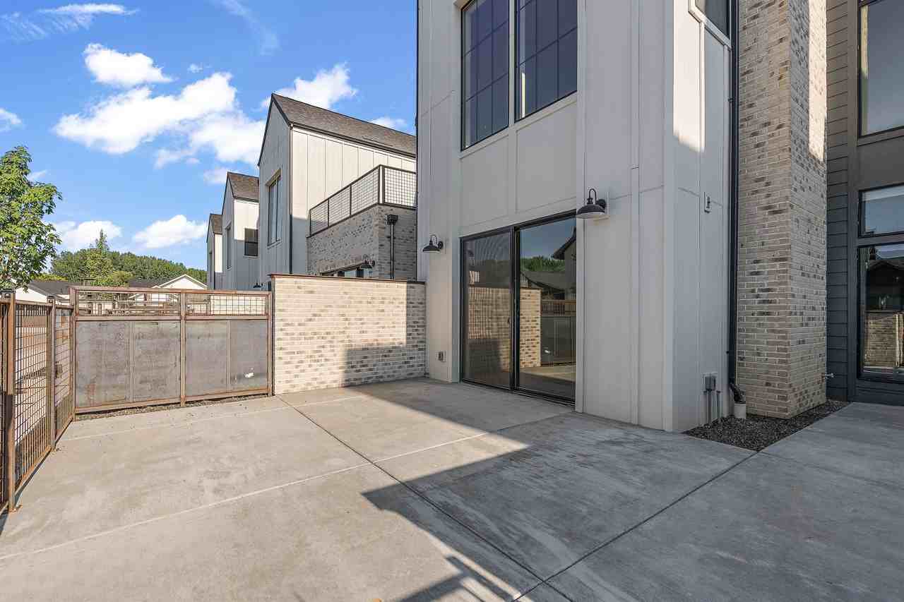 2460 W Iron Coop St #1 - Photo 4 of 30