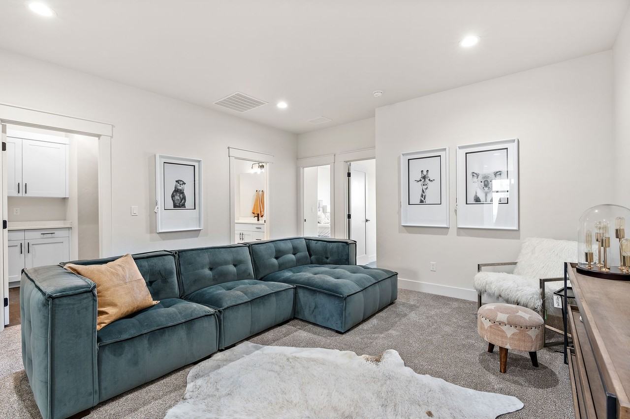 2460 W Iron Coop St #1 - Photo 5 of 30