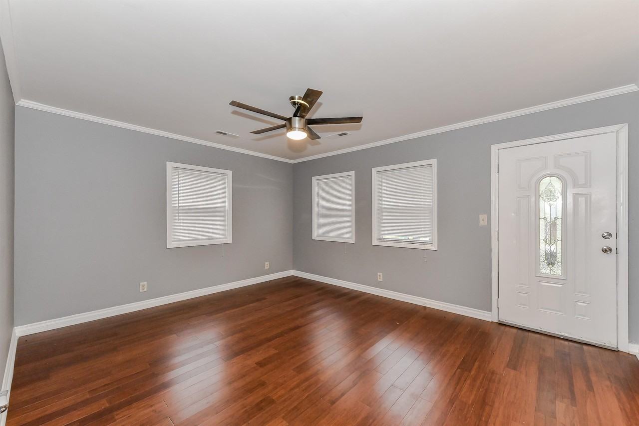 306 Plymouth Ave #1 - Photo 3 of 13