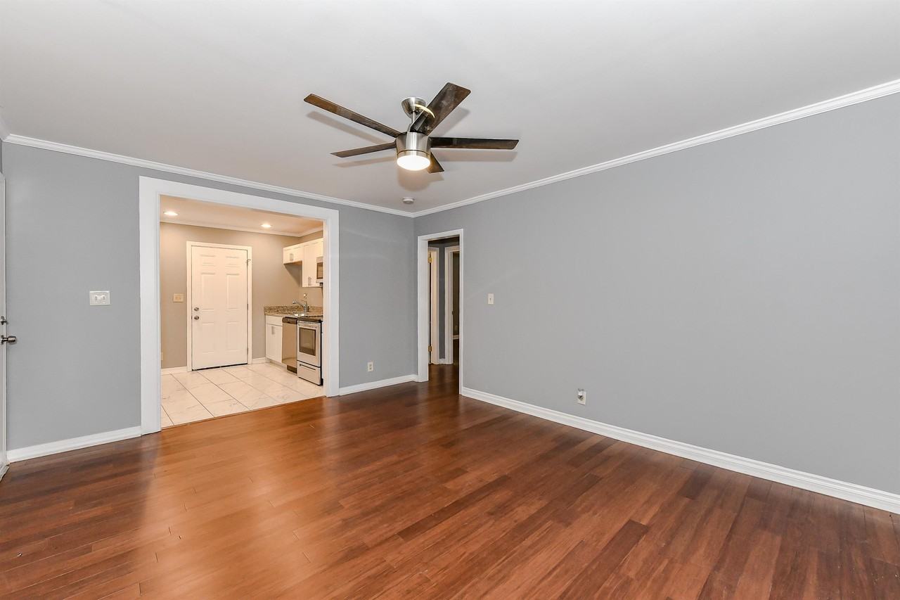 306 Plymouth Ave #1 - Photo 6 of 13