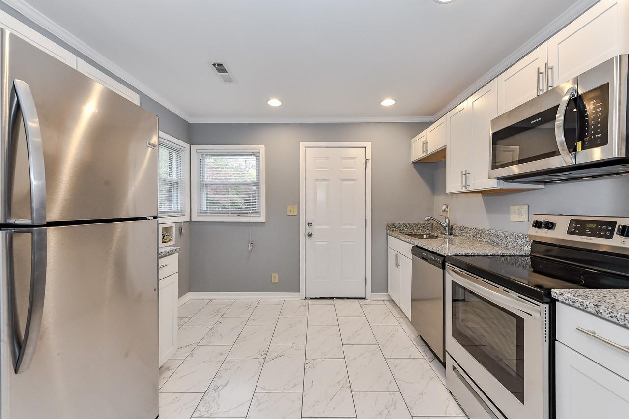 306 Plymouth Ave #1 - Photo 7 of 13