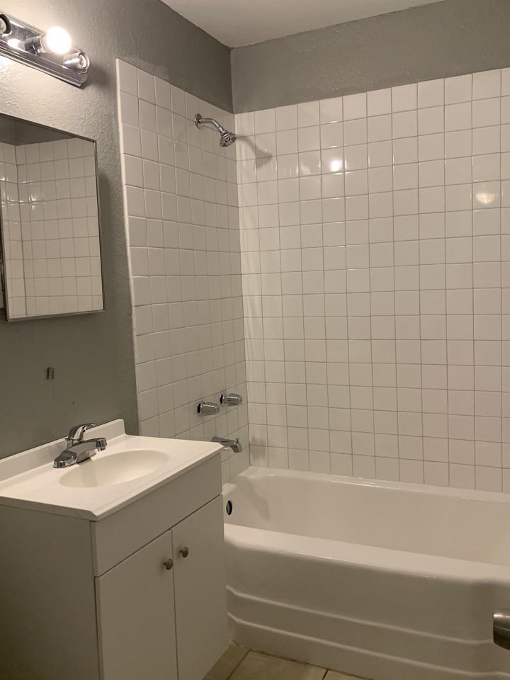 5223 N Peoria Ave #1 - Photo 3 of 6