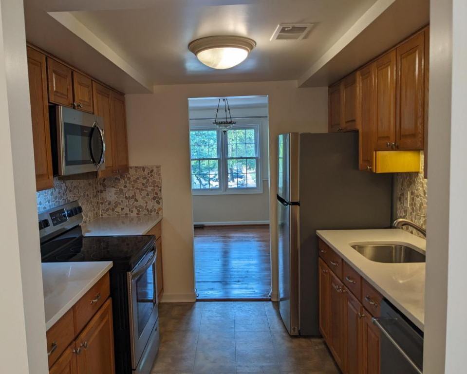 7479 Zanuck Ct - Photo 4 of 35