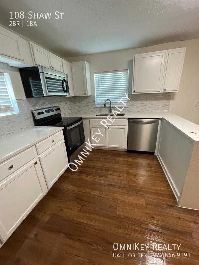 108 N Shaw St - Photo 2 of 15