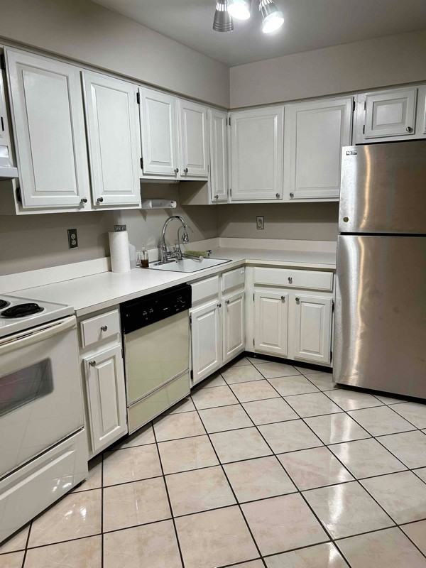 30445 Wmile Road - Photo 3 of 9