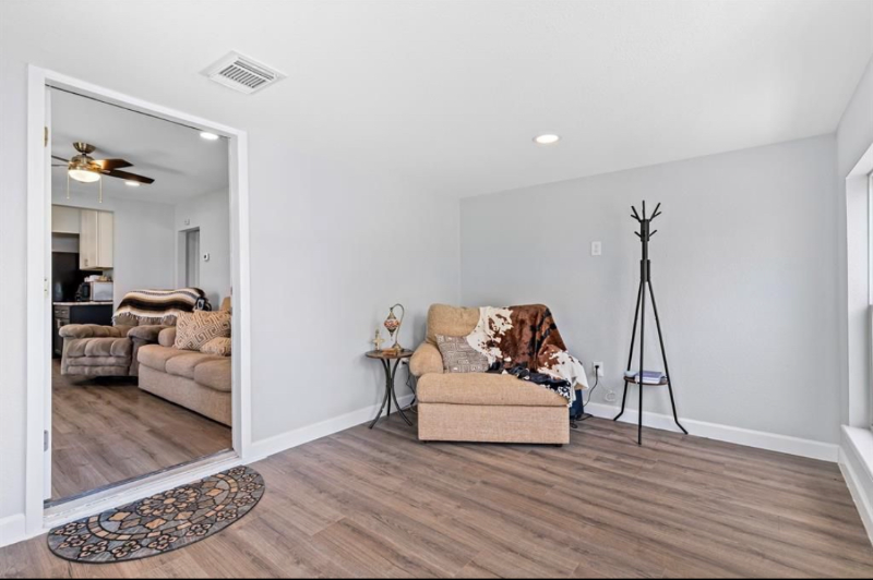 9413 Clinton Dr - Photo 4 of 18