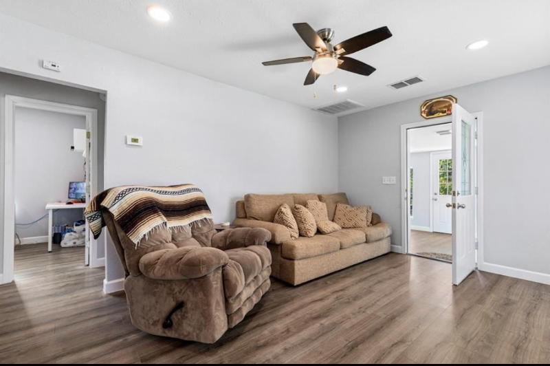 9413 Clinton Dr - Photo 5 of 18