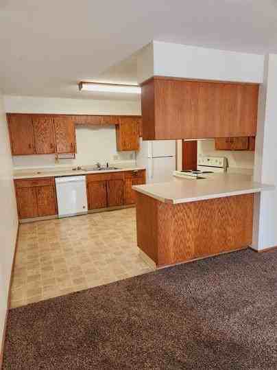 Ellie Apts - Photo 2 of 7