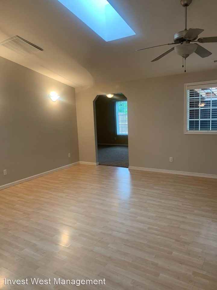 706 Ne 161st Ct - Photo 2 of 24