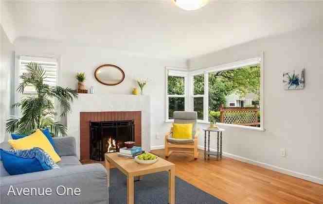 3524 Ne 87th St - Photo 3 of 17