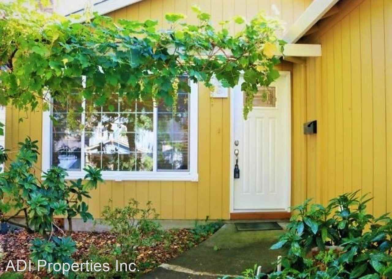 4730 Se 29th Ave - Photo 3 of 16