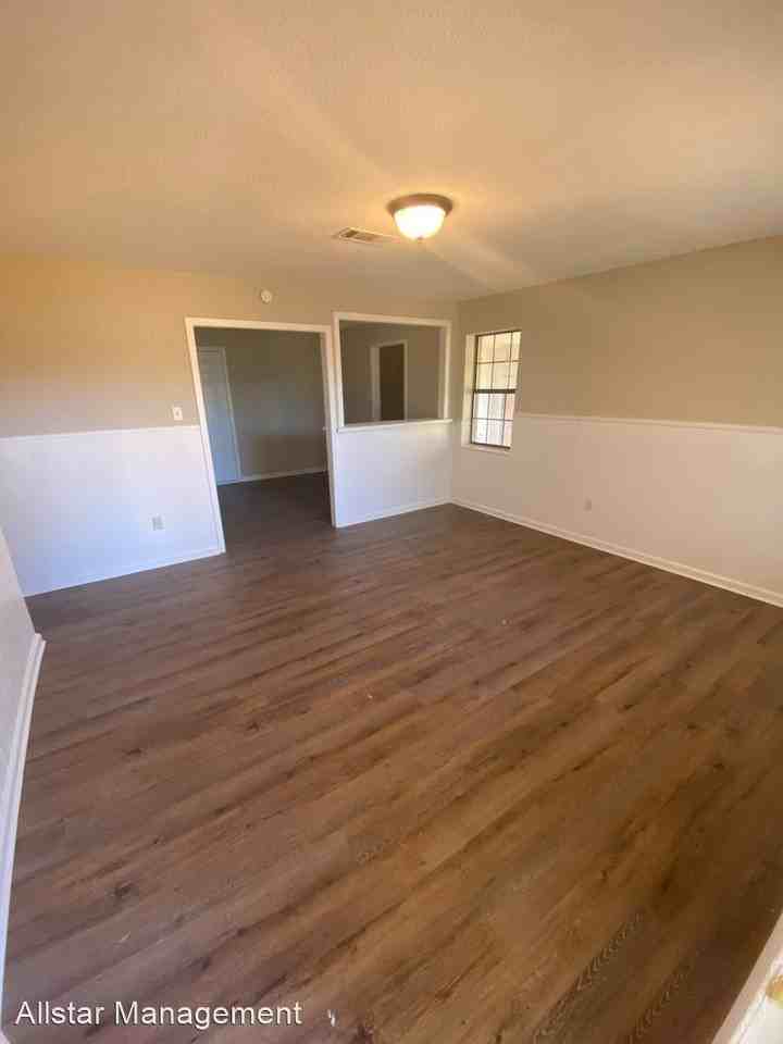 103 Browning St - Photo 2 of 6