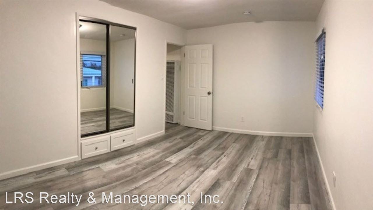 208 & 212 E. Pearl St. - Photo 2 of 12