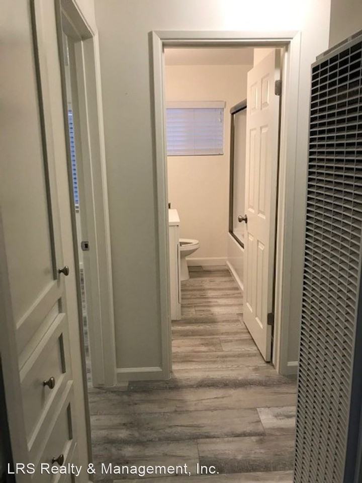 208 & 212 E. Pearl St. - Photo 3 of 12