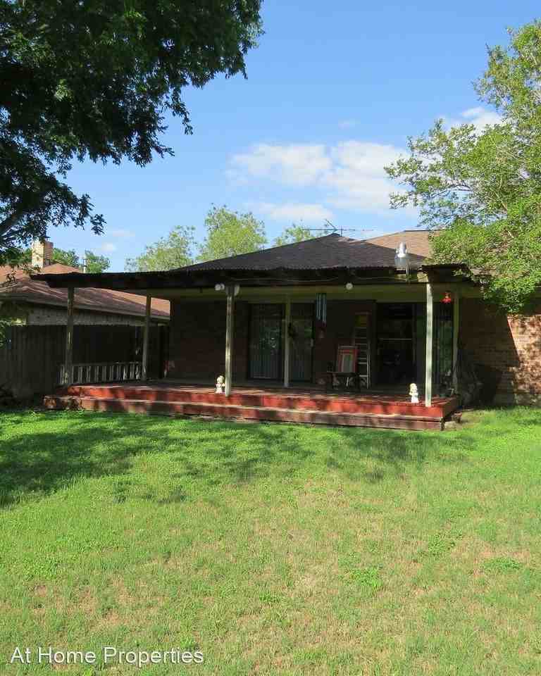 3823 Ravenwood Dr - Photo 2 of 2